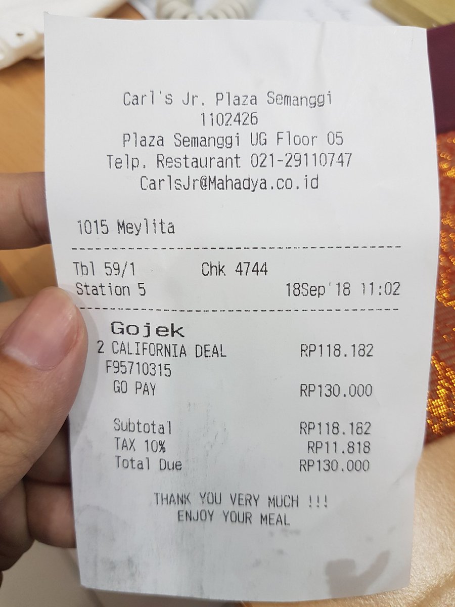 Yomaki's tweet photo. Beli paket california deal 2 set @CarlsJrID tapi dikasi kentangnya cuman 2... harusnya kan 4 😭 jd ngerasa ketipu https://t.co/asPbdZvfm9