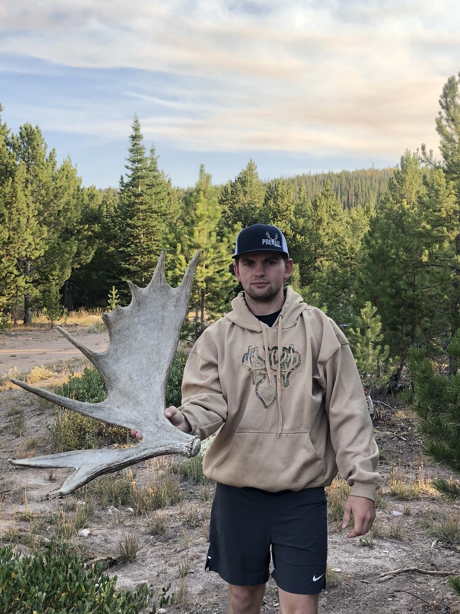 Sometimes it’s better to be lucky than good. This one just so happened to be laying on a blood trail that lead to A LOT more bone, elk bone that is.😜 #OwnTheMoment #RecordYear