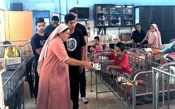 NAME_IS_NAVEE's tweet photo. #Donate for #OurKerala🙂 #KeralaFloods #StandForKerala #KeralaFloodRelief @MyKartavya @NASSCOMfdn
https://t.co/TuetLmf5z5
For Monetary donations https://t.co/6EuAXwU8aC
For Resource based donations https://t.co/Vp6HWow55a https://t.co/gZlESO4QJI