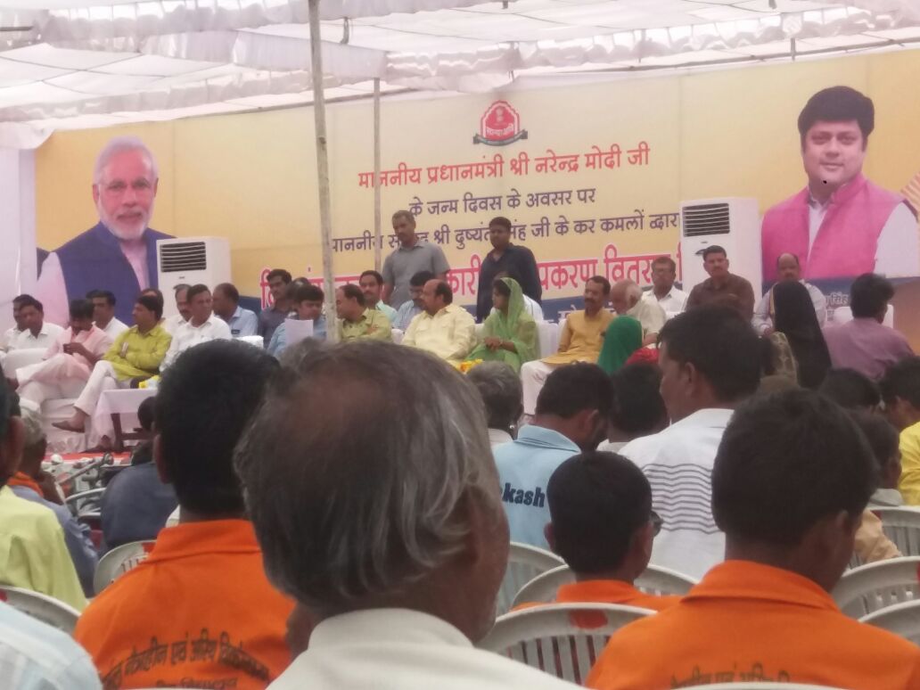 PmmvyRaj's tweet photo. #POSHANAbhiyaan Jhalawar Khel Sankul main Poshan Abhiyaan Jhalawar Maha ke Antargat Khel Sankul Main Divyaang Shivir Evam Poshan Abhiyaan Mele Ka Aayojan 17-09-2018 ko Honorable M. P. Mahodaya ke Adhayakshata main manaya Gaya. https://t.co/amE7ajZLGy