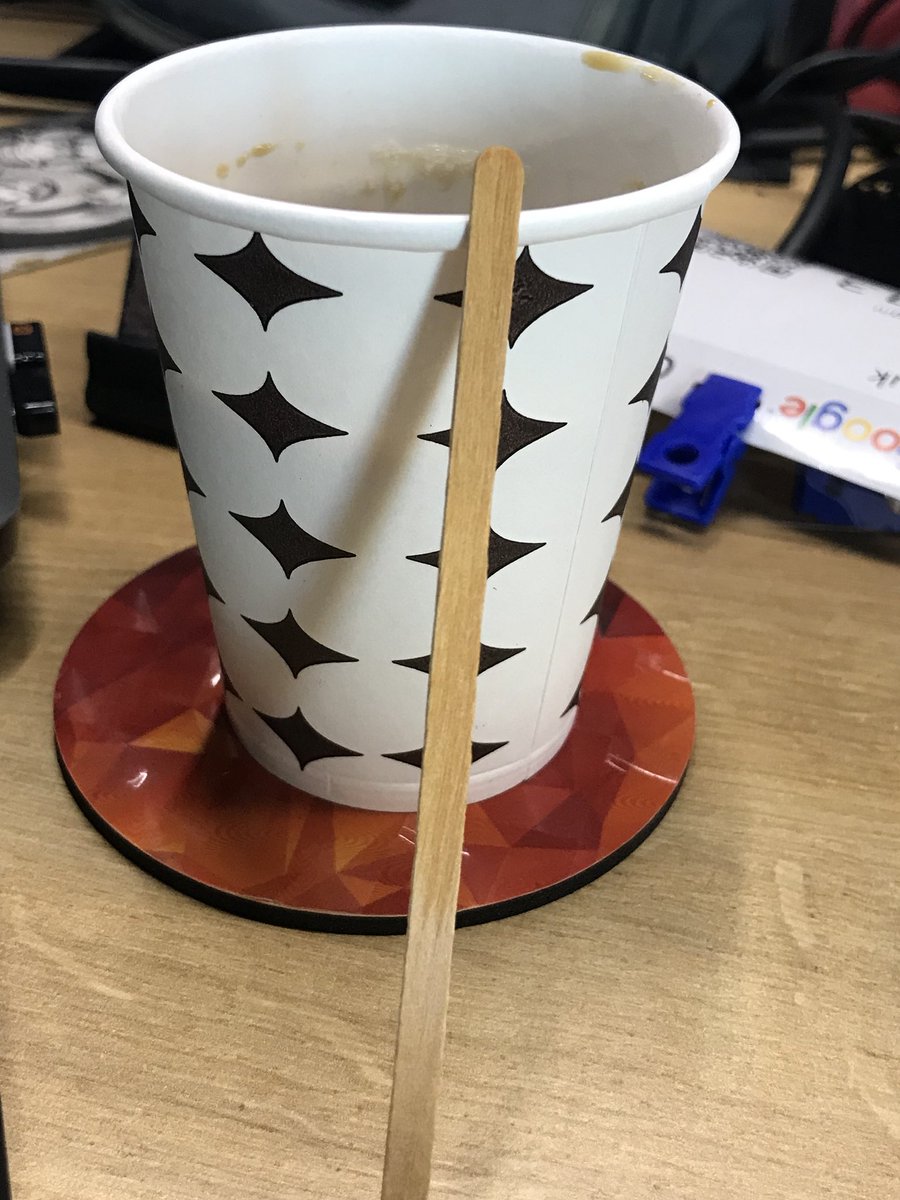 wphpz's tweet image. Ofiste bi lavuk var, mutfakta kahve alıyorum, ya bu tahta kaşıklar karıştırıyorsun hemen yamuluyor diyo, ulan bu kaşık be, dünyadaki misyonu 15saniye falan,karıştırdıktan sonra inşaatta kullanmayacaksın ki sabah sabah beni boş laflarınla ne geriyorsun müptezel