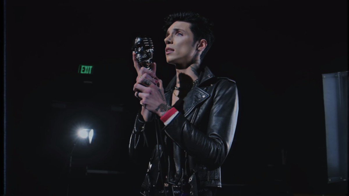 AndyBestPics's tweet photo. ✨🔥 "My Way" music video, a thread 🔥✨
Enjoy!
#andybiersack #andyblack @andyblack #myway #musicvideo #cover #bvbarmy #mywaymusicvideo #thread https://t.co/AgjfbQDXN4