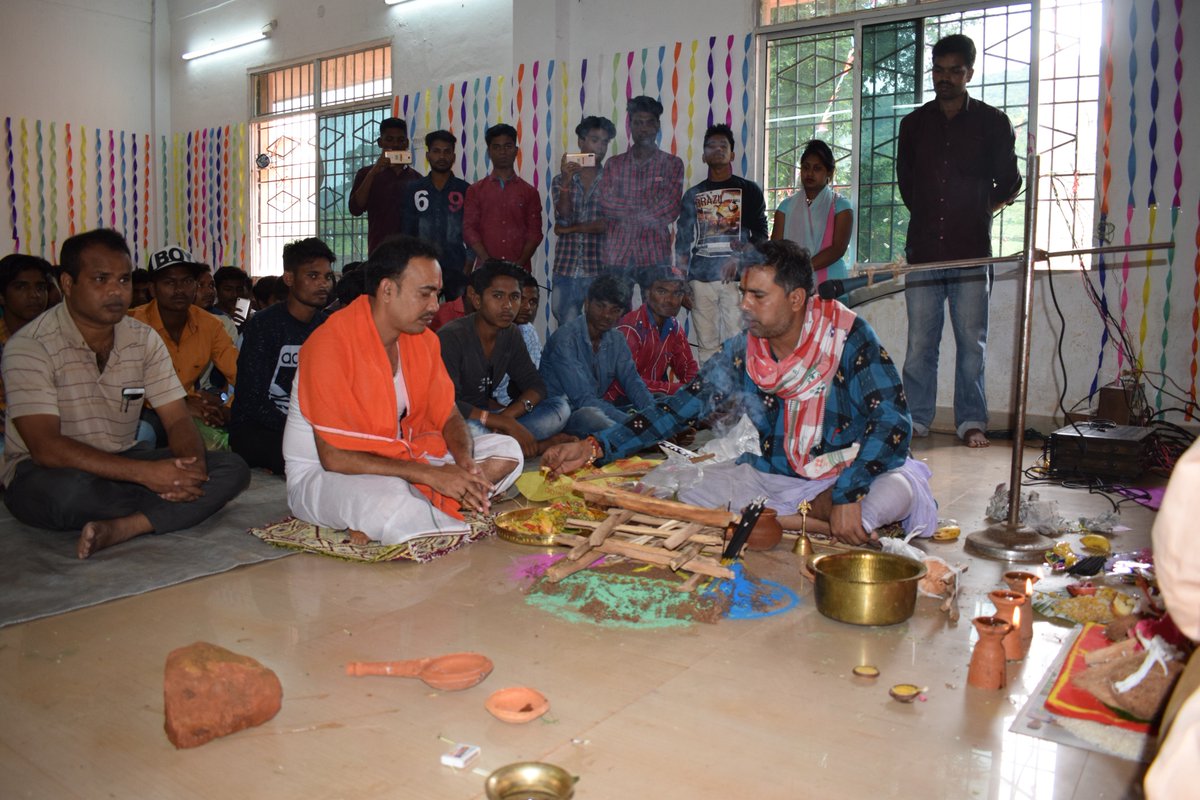 GLaxmipur's tweet photo. Biswakarma puja in our institute 2018 https://t.co/V8wIPx6SJX