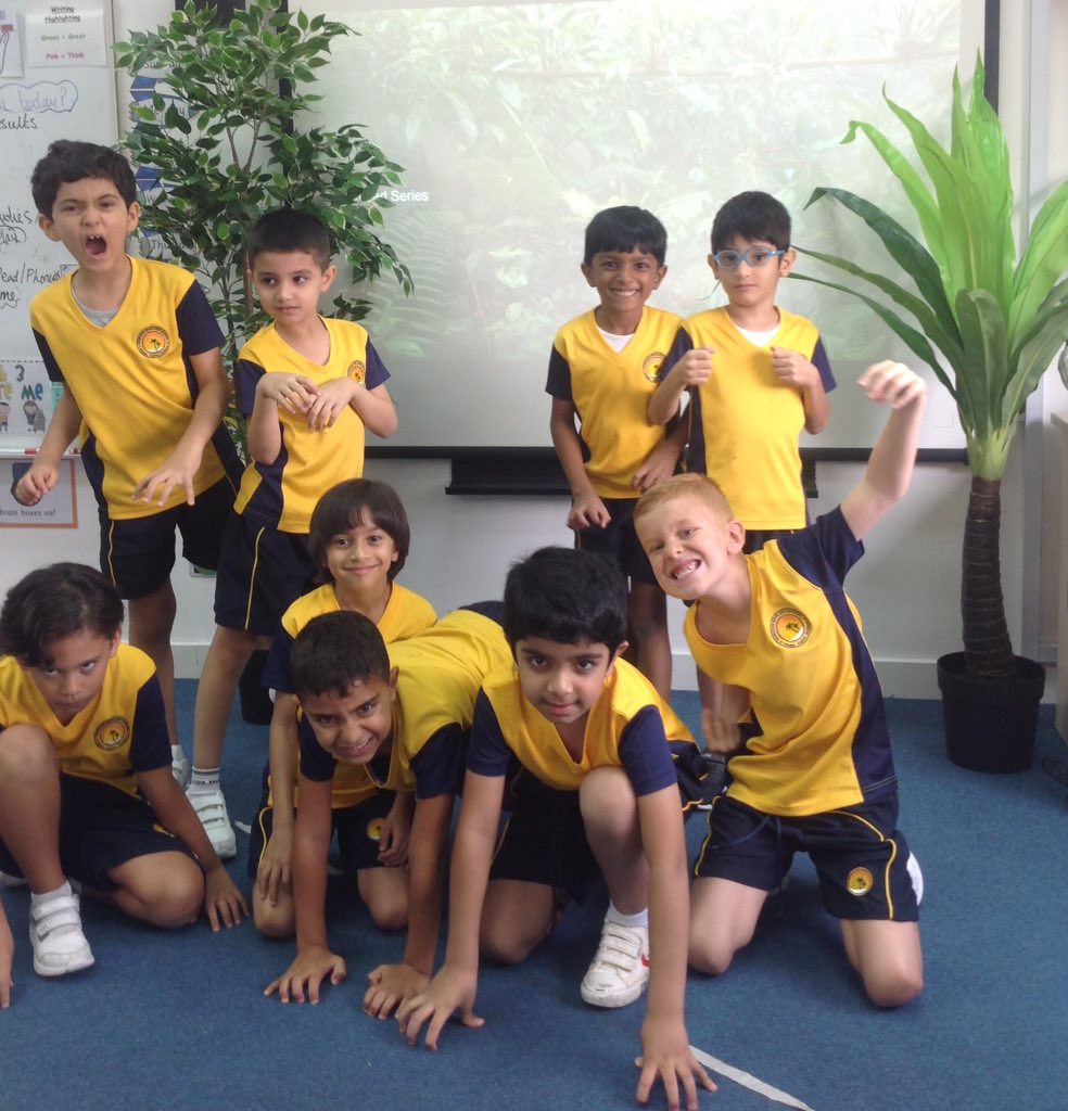 Horizon_Year2's tweet photo. Our 2L classroom transformed into a jungle this morning to inspire us with ideas for writing our jungle setting descriptions. 🦁🌿 @Horizon_EngDept https://t.co/It5BzH5sIp