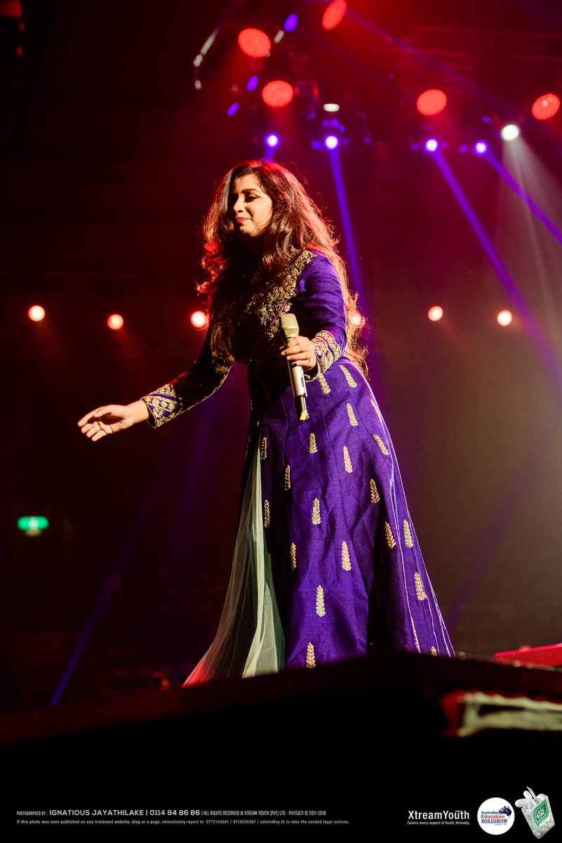 SonaSsg's tweet photo. *THE ROYAL GHOSHAL MESMERIZED SRILANKA*
Queen's artistic moves! 😍

The Nightingale of India @shreyaghoshal rocked #Srilanka at Sugathasada Indoor Stadium on #8Sep2018 by her mellifluous vocal, iconic attitude! 😍😘
#shreyaghoshalliveincolombo 
#ShreyaGhoshalLiveInSL2018 https://t.co/t3LJhn8xQ5