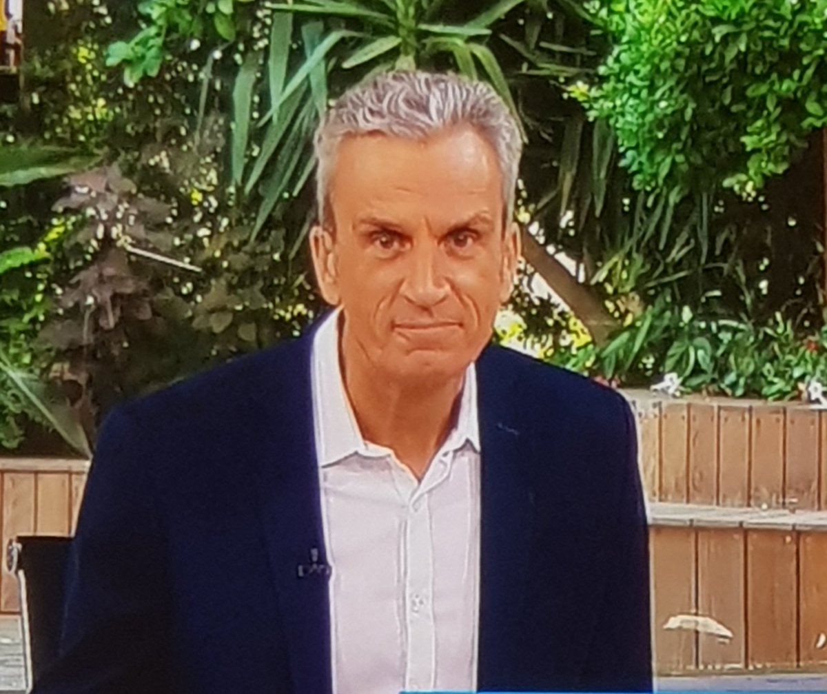 ramivered's tweet image. מקווה שאברי יסלח למעצב השיער שלו