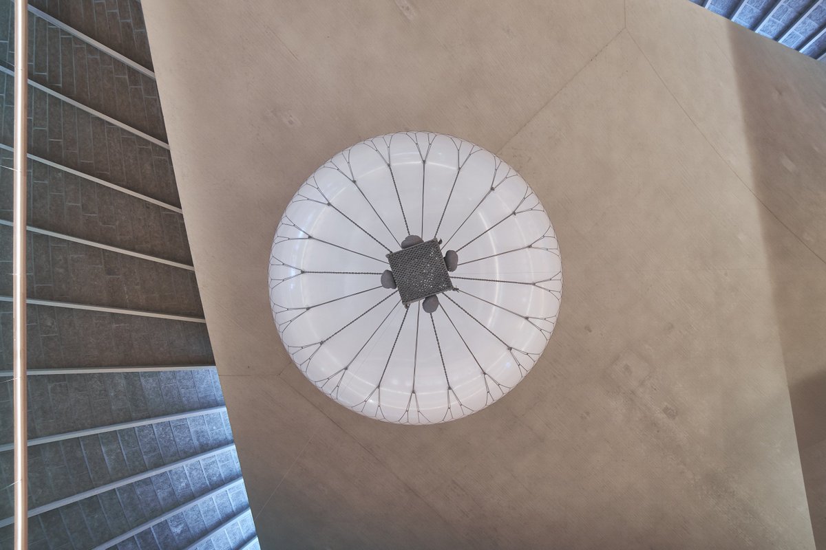 DesignMuseum's tweet photo. Now live until Sunday | This #LDF18 @loopph invite you to pilot an airship using the power & focus of your mind inside the Design Museum's atrium - via a device monitoring your heart rate and measuring your brain waves.
Book your free ticket on the mezzanine.
#MindPilot https://t.co/8tpWHmeWUV