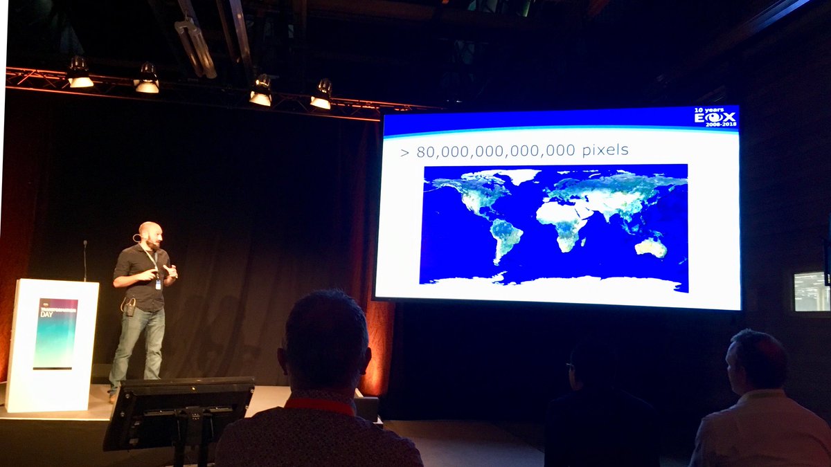 wortSPIEL77's tweet image. The earth in 80,000,000,000,000 pixels. @ungarjo educating the community about putting #opendata to work on the cloud at #AWSTransformationDay in Munich. #EarthOnAWS