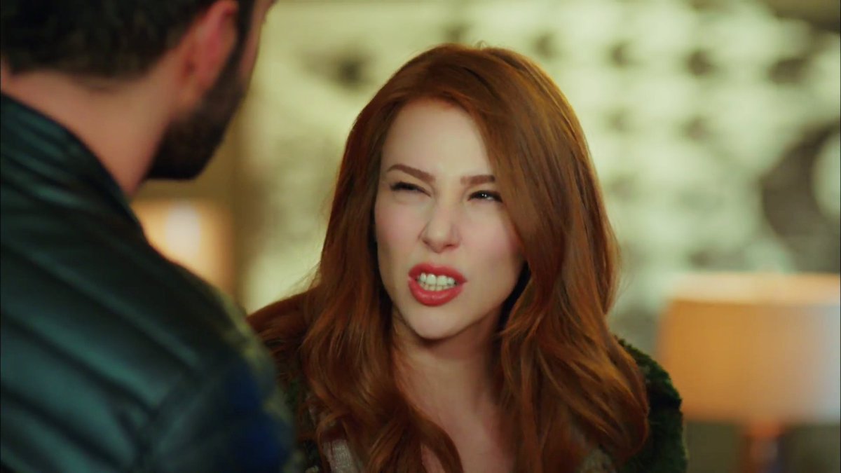 "Neydi o? Pilavdan dönenin..."
"Kaşığı kırılsın..."
"Kaşığı kırılsın."
#KiralıkAşk #DefÖm