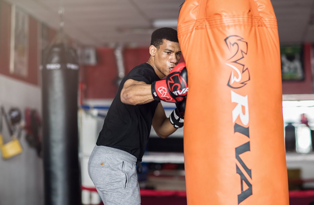 <a href="/jfrazerboxing/">Joshua Frazer</a> looking good using his <a href="/rivalboxinggear/">Rival Boxing Gear</a> #boxing #champ #champion #rivalfamily