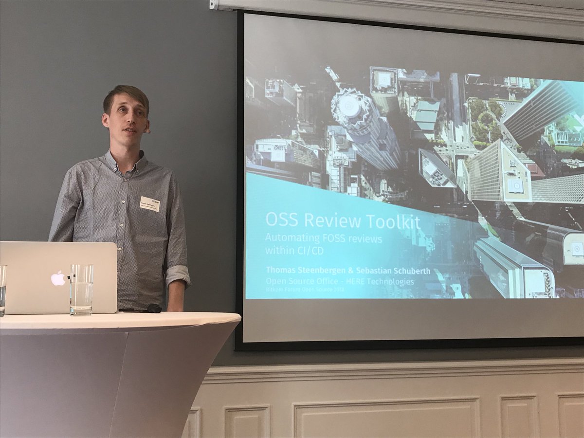 Bitkom_Software's tweet photo. Spannender Democase zu #OSS Toolkit von @here mit Thomas Steenbergen und Sebastian Schuberth. Analyse von Lizenzen und Dependencies für Juristen und Entwickler. Großartig! #bfoss18 https://t.co/5lo6Iue27o