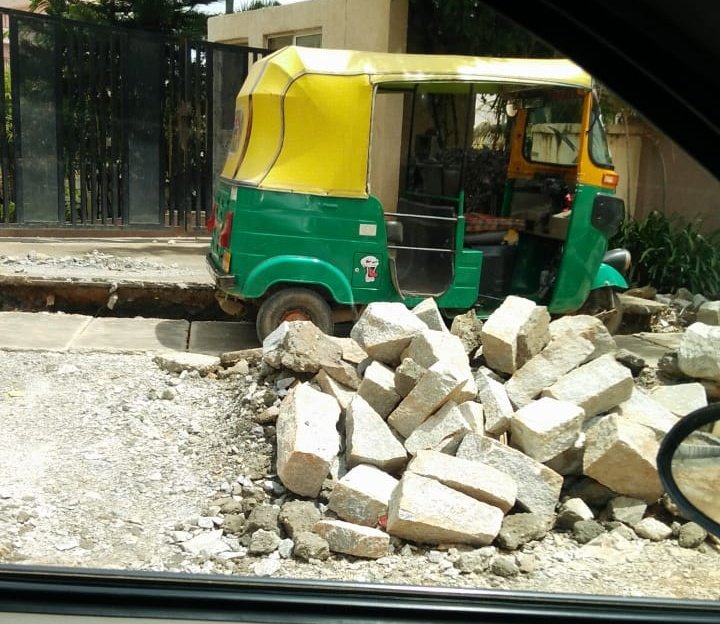 bubun_s's tweet image. Dear @BBMPCOMM @bbmpcommr
BBMP has created slope for Auto drivers so that they can ride and park their autos on footpath. They not only block pedestrian movement but also block view of incoming/outgoing vehicles frm apartment
@WFRising @blrcitytraffic @WhitefieldTrf @DCPTrEastBCP