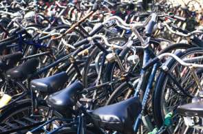 Bij de bushalte (en omgeving) aan de Kruisstraat in Reusel staan veel fietsen, die lange tijd niet gebruikt zijn. Mocht uw fiets in deze categorie vallen, dan kunt u tot en met zondag 14 oktober de fiets ophalen. Daarna worden deze afgevoerd.