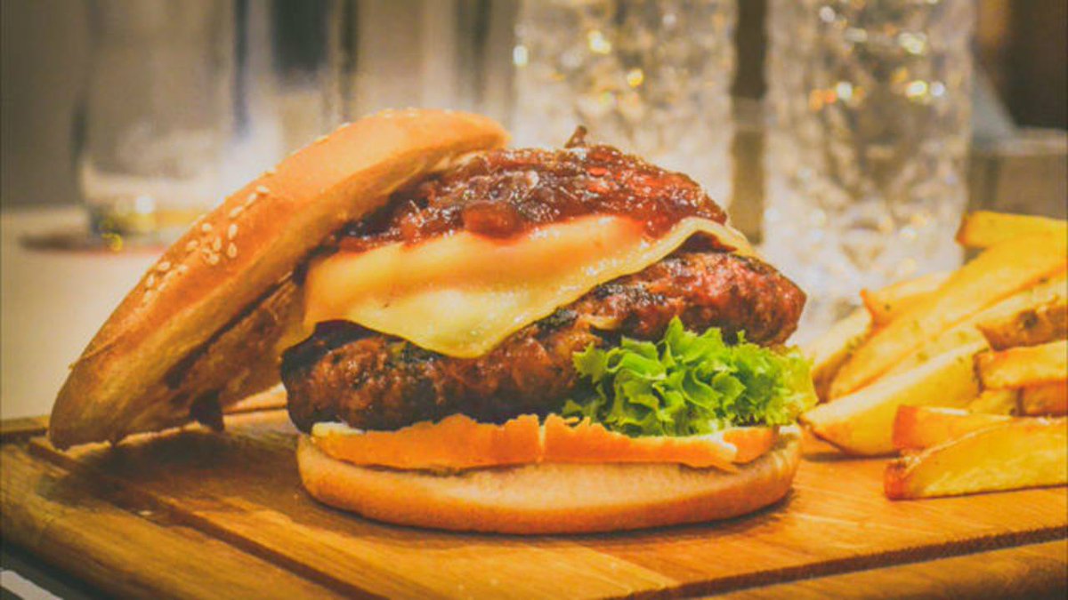 It's National Cheeseburger Day! Get your deals here bit.ly/2PLCt43?utm_so… https://t.co/HWHSYiJyKX