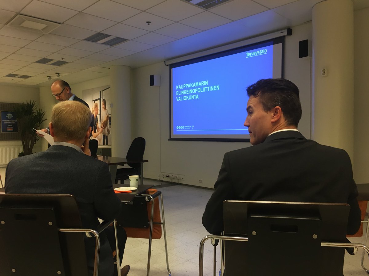 Poretta, kuntien elpotyötä ja vähän soteakin <a href="/kauppakamaritku/">Turun kauppakamari</a>’n elinkeinopolitiikan valiokunnan tapaamisessa. Tapetilla etenkin työvoiman saatavuus sekä alueen saavutettavuus #nkkedustaja #jcifi2018 @loimaajc <a href="/JCIalueA/">JCI Finland - Alue A</a>