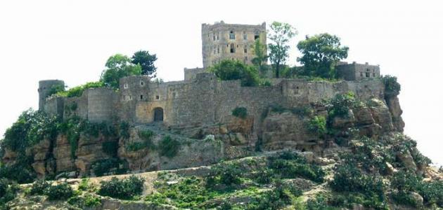 #حضاره_اليمن
#محافظه حجه
يكون المناخ في مناطقها الجبليّة خلال فصل الصيف معتدلاًوفي الشتاء بارداًأمّا في مناطقها الساحليّة فيكون المناخ مدارياً حاراً خلال الصيف ومعتدلاً خلال الشتاءوتسقط الأمطار فيها خلال الصيف، تحديداً في الأماكن الجبليّة الشرقيّة منها وجزء قليل فالمناطق الغربيّة