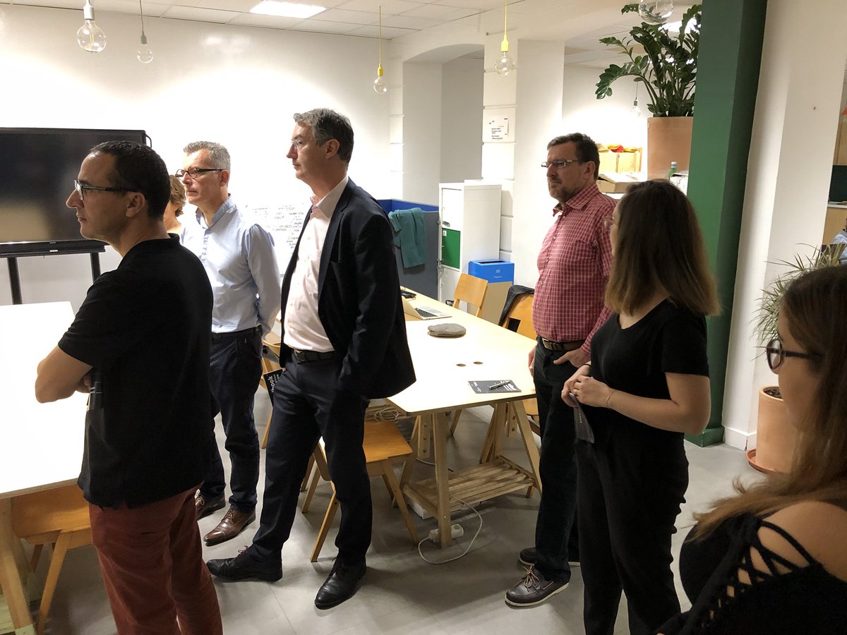 GoetschyJS's tweet photo. Learning expédition d’architectes @SocieteGenerale chez School Lab. Quelle équipe ! @SG_InsideIT https://t.co/81vi3KontJ