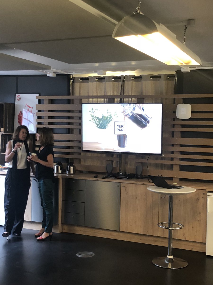 vml_france's tweet photo. Ce matin c’est notre forum mensuel ! On parle des actus de l’agence #YRLife #YRWork https://t.co/Lso3M3fl9T
