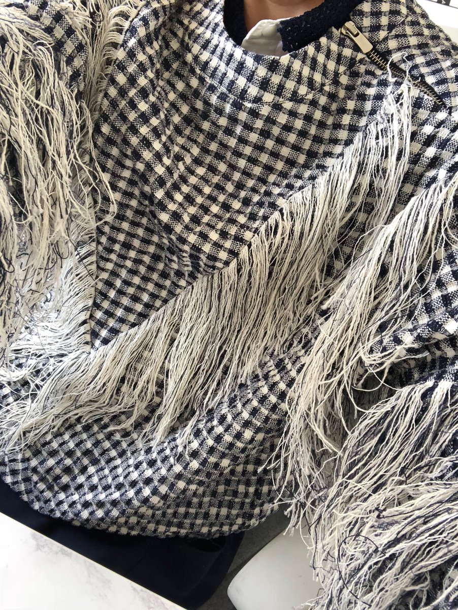 KayLiTheLabel's tweet image. Wearing my new jumper today.. AC is super cool in my studio! 
#jumper #fringe #winter #white #navyblue #new