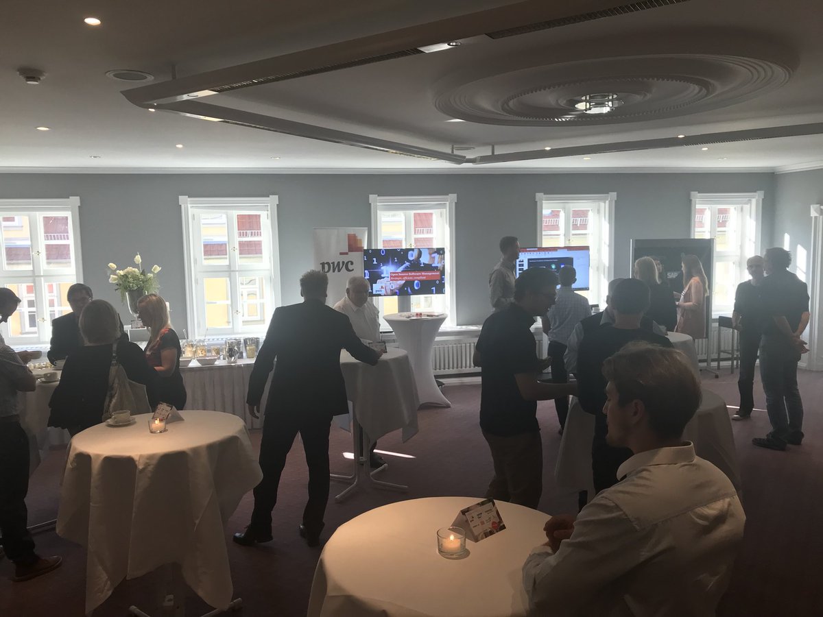 Bitkom_Software's tweet photo. Schon gut was los beim #bfoss18 Dank geht an den unsere Partner @pwc_de @SAP @Siemens @dbsystel @flexera #codescoop #eacg #trustsource https://t.co/BQtaqWqDBX
