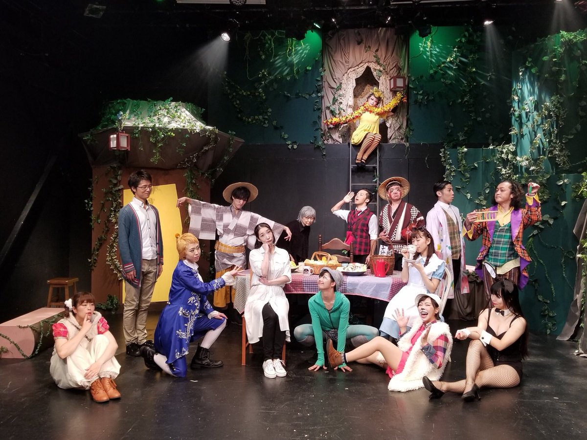 sunnydining's tweet photo. と、いうことで。
お茶の間ゴブリン 8th Labyrinth
「Amazing Lost 〜すっごい迷子〜」
終演いたしました♪
本当にありがとうございました��
写真は当日パンフの再現写真…見比べていただけると( ´∀`)
また次に向かって動き始めますよー♪
笑顔の人役 山田陽大
#お茶の間ゴブリン
#AmazingLost https://t.co/lgA9ING1Pq