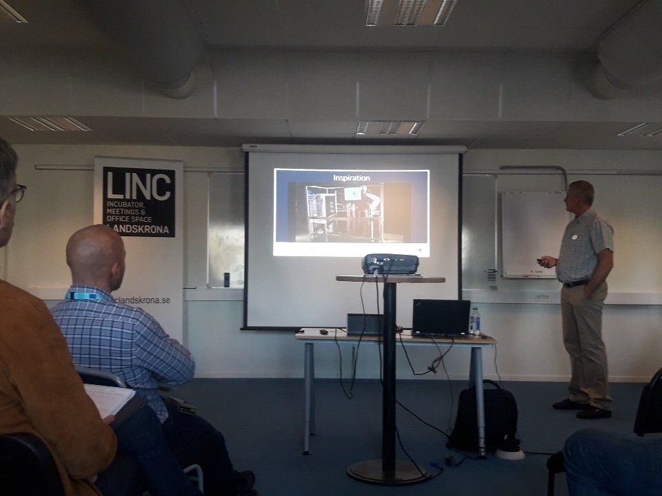 JensvAx's tweet image. #robotlyftet @tillvaxtverket går vidare. Inpiration och minimässa i Landskrona idag. Ca 80 personer från många företag är på plats.