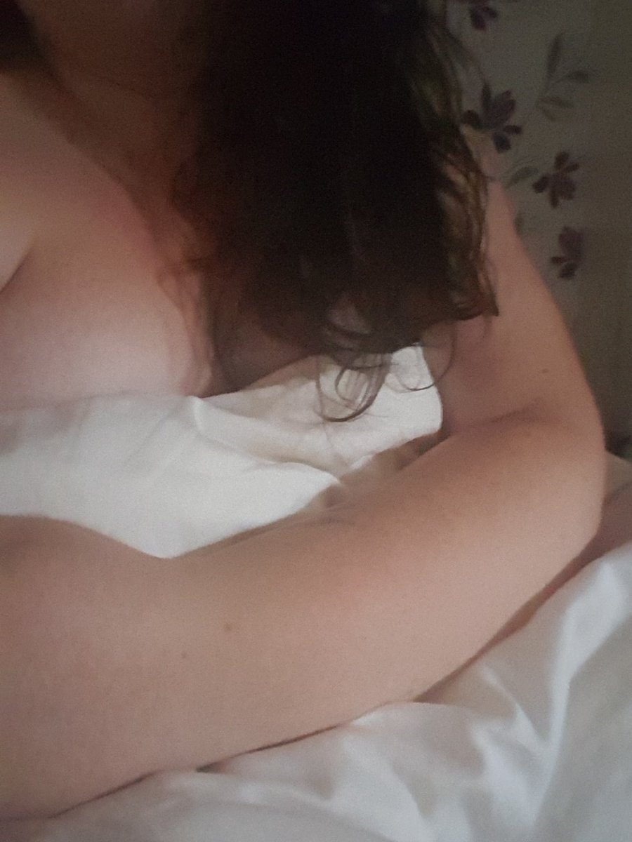 AnnabelleMarke4's tweet photo. Dribble dribble little mutts😏🤪...

You wish you could see underneath my bedsheets... Only REAL men get to see😉..

Prove your worth and you may get a little treat😍..

Add me on kik at curvyannabelle

#Findom #Goddess

@rtfindom @RTP1G @RTPork @RTL0ser @rtdumb @RT4D1 @RTfaggot https://t.co/7bMNQ1ExdL