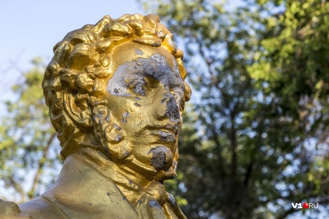 памятник александру сергеевичу пушкину. бюст поэта пушкина в париже. бюста поэт в париже. пальна михайловка памятники. бюст пушкину в париже.