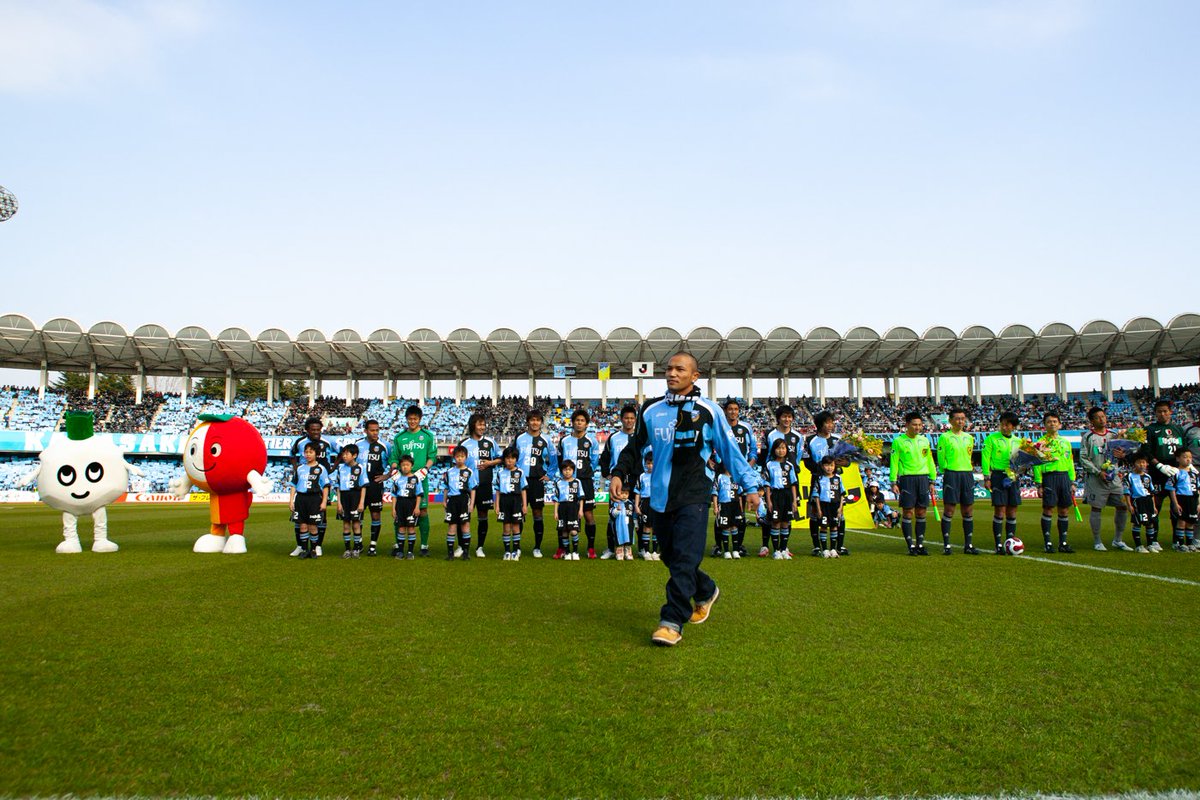 frontale_staff's tweet image. 川崎市が世界に誇る格闘家として、川崎市だけでなく日本全体を盛り上げてくださいました。突然の訃報にただただ残念でなりません。山本KID徳郁さんには2007年シーズンのホーム開幕戦で始球式を行っていただき等々力を熱く盛り上げていただきました。心よりご冥福をお祈りいたします。 #frontale