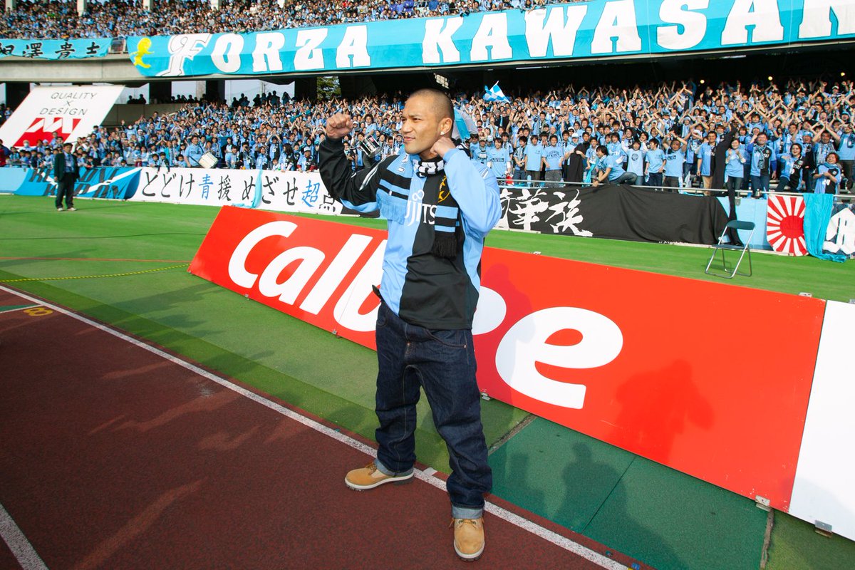 frontale_staff's tweet image. 川崎市が世界に誇る格闘家として、川崎市だけでなく日本全体を盛り上げてくださいました。突然の訃報にただただ残念でなりません。山本KID徳郁さんには2007年シーズンのホーム開幕戦で始球式を行っていただき等々力を熱く盛り上げていただきました。心よりご冥福をお祈りいたします。 #frontale