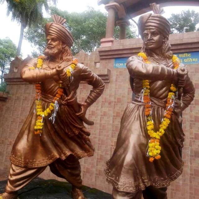 EvaneSharmila's tweet photo. 1857 की क्रांति के वीर शहीद, गढ़मंडला के शाषक गोंडी वंश में जन्मे शंकर शाह मरावी एवम उनके पुत्र कुँवर रघुनाथ शाह मरावी के 161 वें बलिदान दिवस 18 सितम्बर पर भाव पूर्ण श्रधांजलि शत शत नमन!!!!!!! https://t.co/aVEtqxiv8s