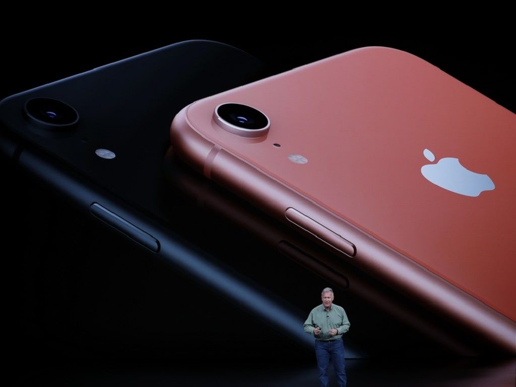 tech2eets's tweet photo. Blame it on the display! The @Apple #iPhoneXR apparently had some software issue involving the LCD screen, which has led to all the delay. #AppleEvent #Apple2018 https://t.co/jAtr77aUuF https://t.co/Rj2uXaFAdd