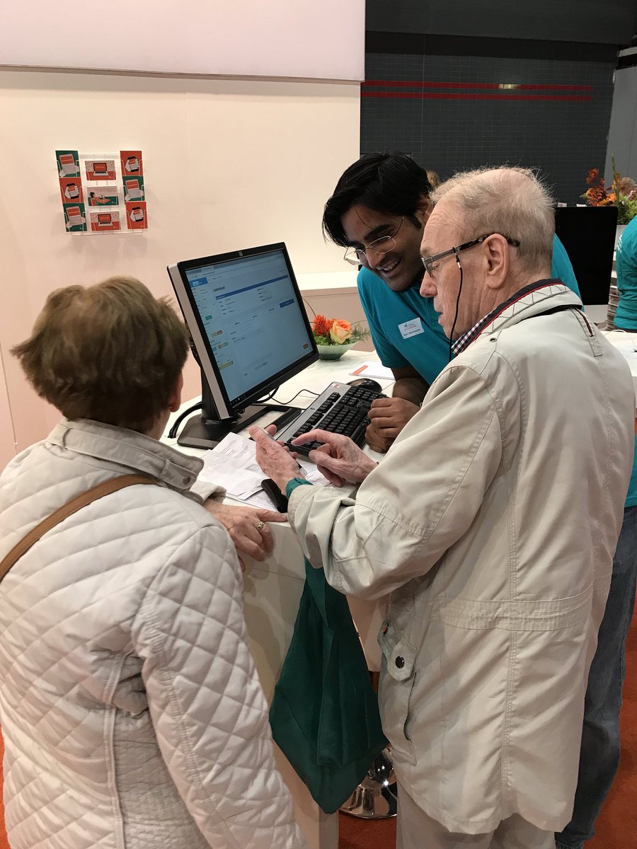 saskiahamminga's tweet image. We zijn begonnen! Deze week staat @SeniorWebNL weer op de @50PlusBeurs in Utrecht. Onze vakkundige vrijwilligers beantwoorden alle digitale vragen, iedereen is welkom #computerhulp #seniorweb #50plusbeurs #senioren