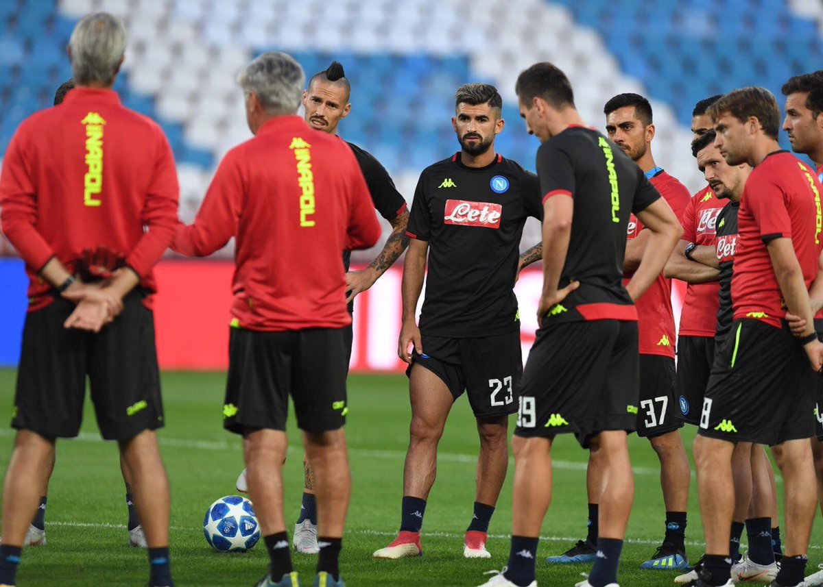 Napoli_VAVEL's tweet photo. Champions League - Il Napoli di scena a Belgrado: tornano Albiol e Milik https://t.co/0BCO7hWFE7 https://t.co/SLiWpz3Y76