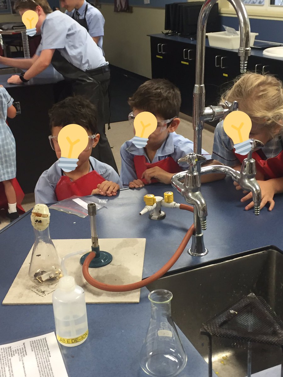 PREPatOC's tweet photo. Our little Prep scientists met our big Year 10 Chemistry students in their lab to participate in an exciting afternoon of science experiments! #LearningatOC https://t.co/nSDkGY76ch
