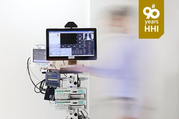 FraunhoferHHI's tweet image. A monitor developed by #FraunhoferHHI researchers was presented at #CeBIT2016. It displays the merged patient data of various medical devices in hospitals and can be operated without physical contact. This reduces the transmission of bacteria. #90yearsHHI hhi.fraunhofer.de/en/fraunhofer-…