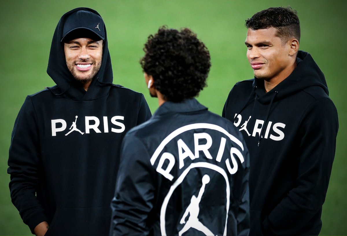 B R Football on X PSG with that UCL swag https t RyiuYdn1gC X