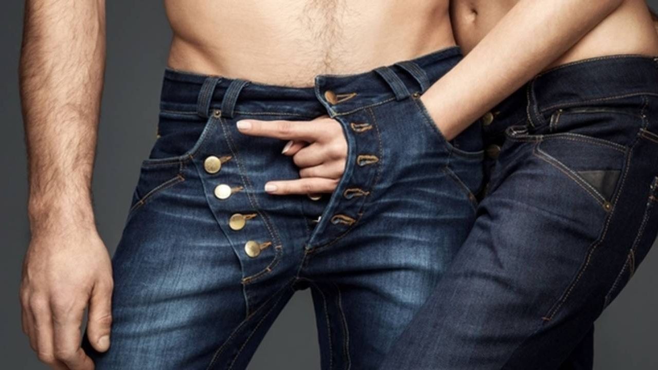 Залезла парню в штаны boobsmo content