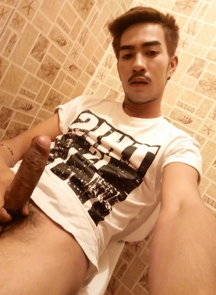 BqXfIqyzZDvXlZP's tweet photo. តោះបងៗចុយគោ្នអត់អូនចង់ឲបងចុយ https://t.co/6hhhJeAh7c