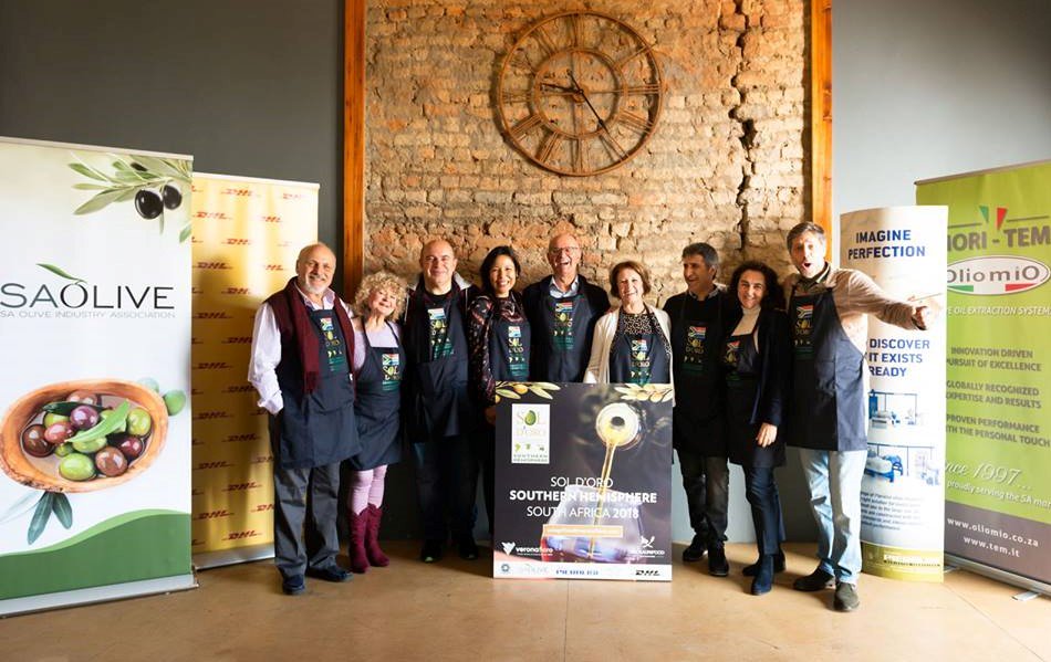 CapeofGoodWines's tweet photo. Yesterday, @SAOliveIndustry Association kicked-off the Sol d’Oro Southern hemisphere olive oil competition!
https://t.co/oUMfQdhLGX
#SAOlive #EVOO #oliveoil #SoldOro #SouthAfrica https://t.co/gLCO32VG7L