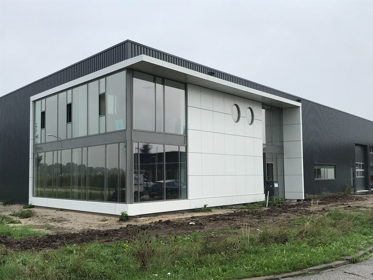 Project OCS te Giessen. Composiet SZ-panelen ( Pure White RAL 9010) geproduceerd door <a href="/MZAllpro/">Allpro</a>