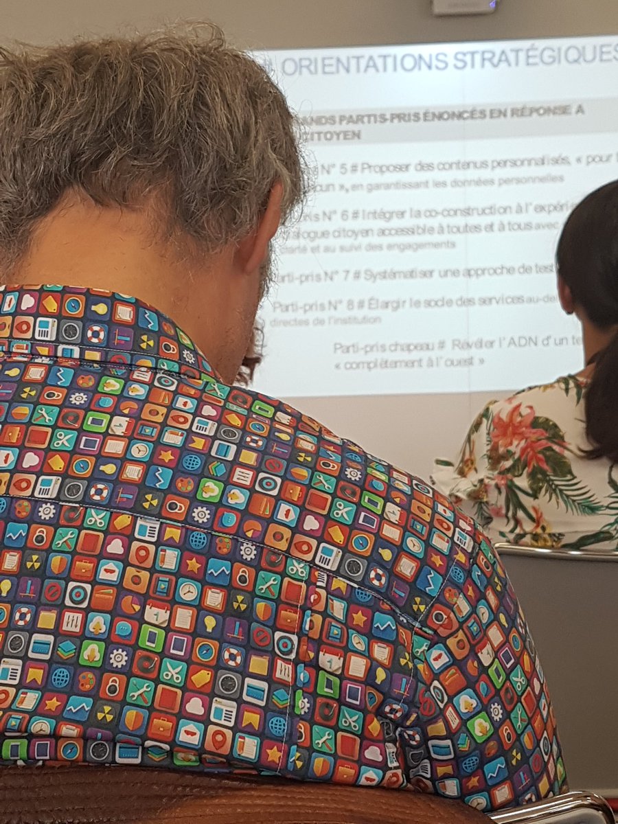 #Nantes Au #MedialabST, même les chemises sont #numériques 😍