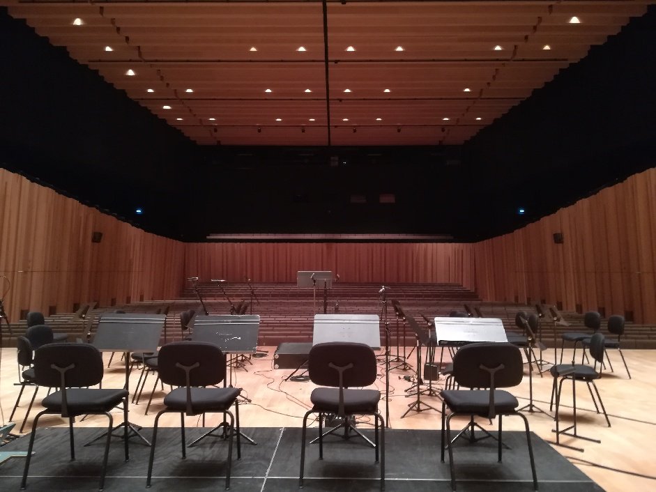 Abbayeauxdames's tweet photo. Après sa tournée de concerts, le #JOA arrive enfin au @TAP_POITIERS pour l'enregistrement de son premier disque avec #RaphaelPidoux et le label @NoMadMusicNMM #Haydn ! https://t.co/axaE1ID17F