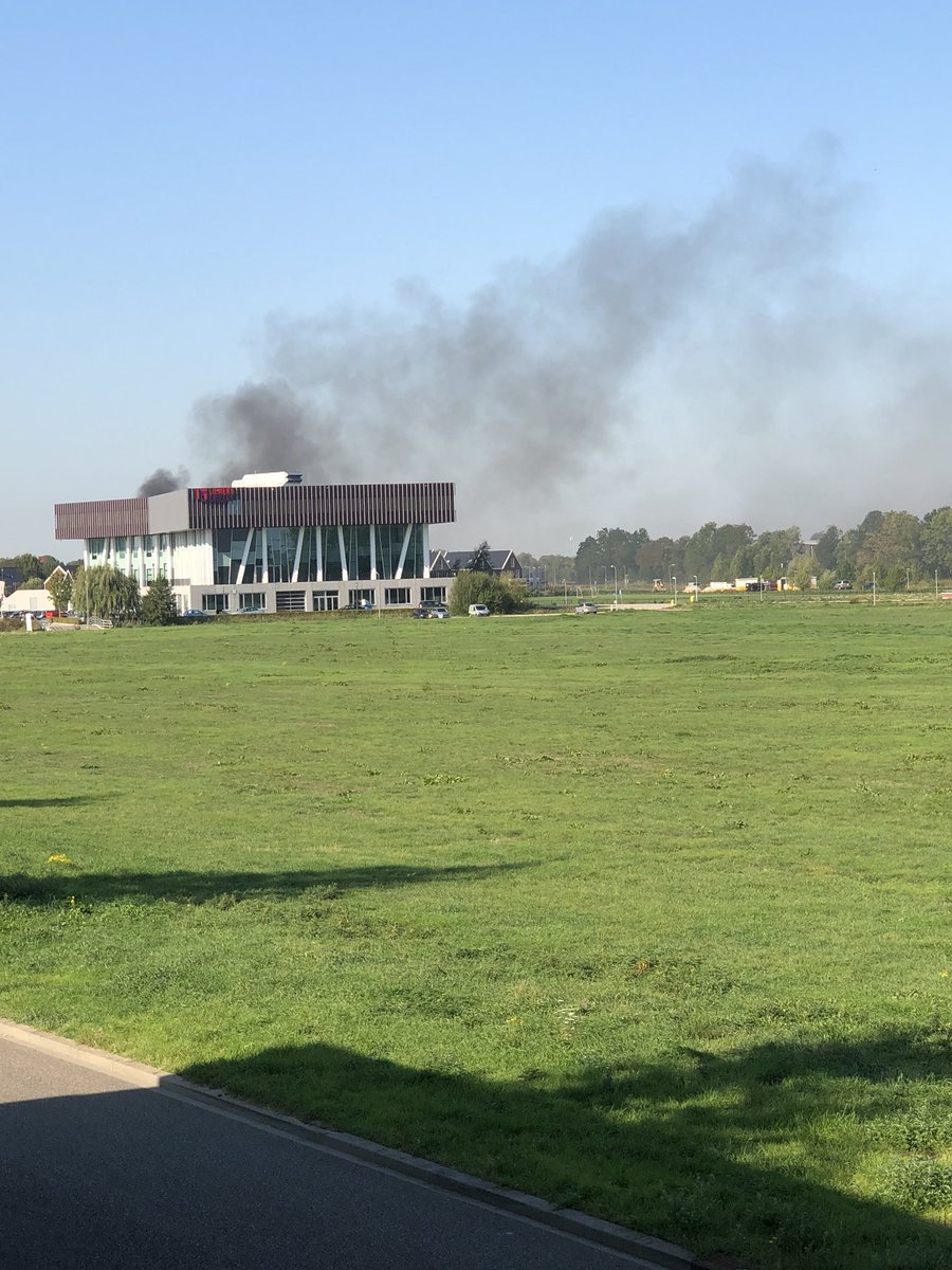 #brand #zevenaar ACHTER het Liemers College levert een aparte foto op