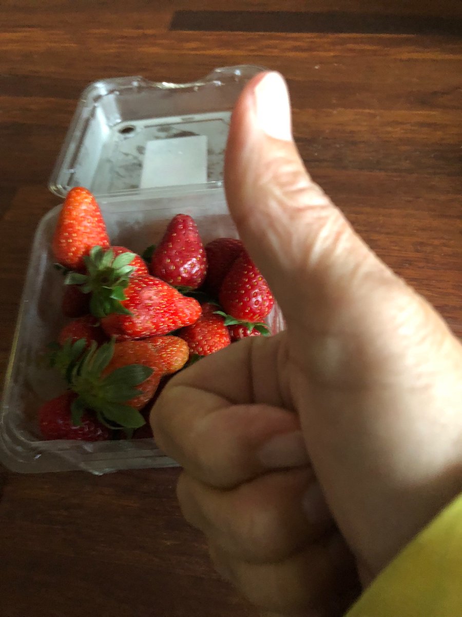 AllyWhitnell's tweet photo. Doing my bit. #smashastrawb #goingtodunkitincream #goodeatin https://t.co/yBIOxHCDuL
