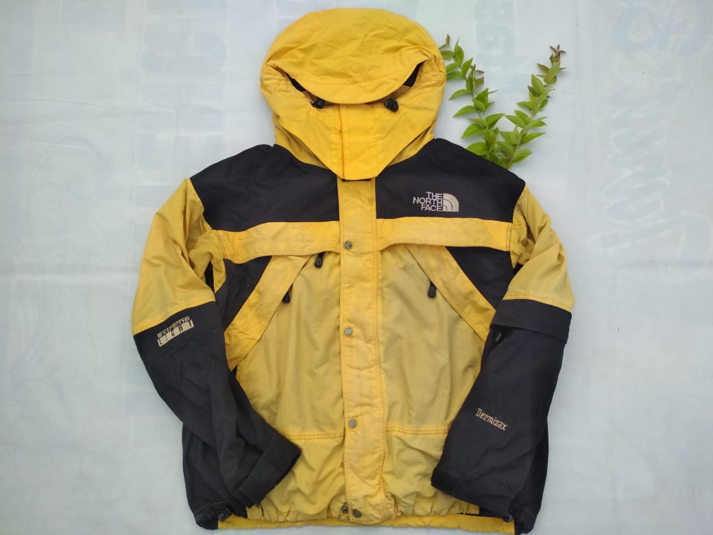 #thenorthface jacket Original size fit to  70x58cm kondisi VGC 90% water&amp;windproof Dermizax Extremelight, price 490K
Minat WA di Bio...#jualanheubeuls