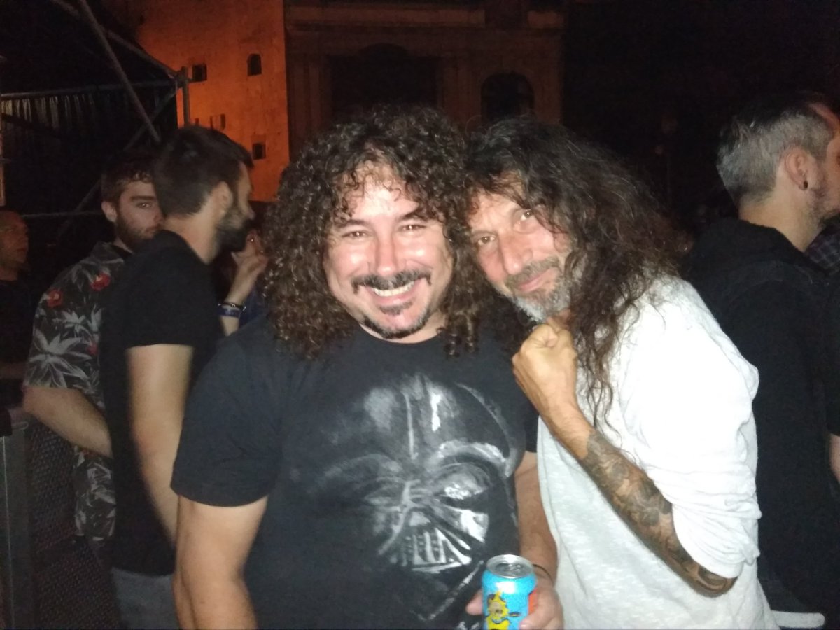 Así da gusto!! disfrutando de <a href="/desakatorock/">DESAKATO</a> , <a href="/Victor_Warcry/">Víctor García</a> ,<a href="/WarCryOficial/">WarCry Oficial</a>