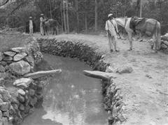 allthingshunza's tweet photo. #HunzaValley in the year 1934.
1) #Hunza men at work
2) Royal proceedings at #BaltitFort
2) Near #AltitFort
4) #SilkRoute
Via @humans_of_hunza
Photos by #DavidLorimer from his documentary #LifeinHunza (1937)
#GilgitBaltistan #GBee #History #BeautifulPakistan #humansofhunza https://t.co/qk9bGOB1eH