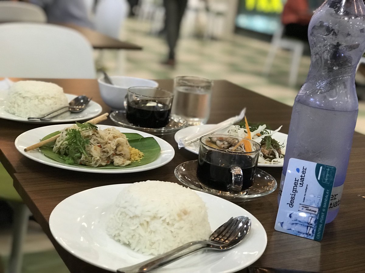 Snowdom1's tweet photo. Dinner time https://t.co/L6QMSOaUra