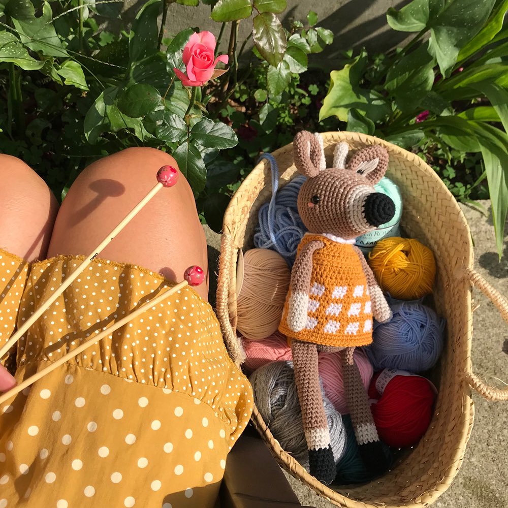 Tardes en el jardín, que no acabe el verano. Patrón del cervatillo <a href="/picapauyan/">PicaPau</a> #picapauyan #amigurumis #amigurumi #crochet #ganchillo